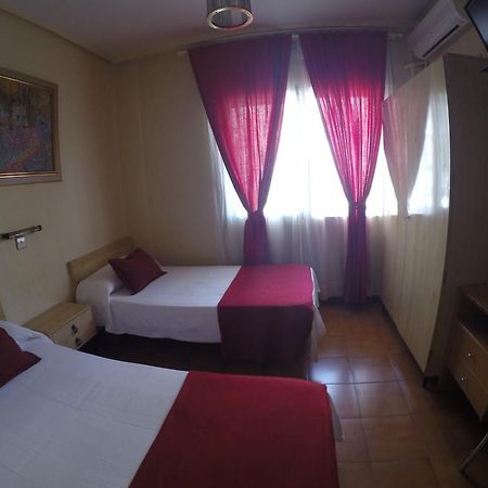 Hostal Suárez Madrid Esterno foto