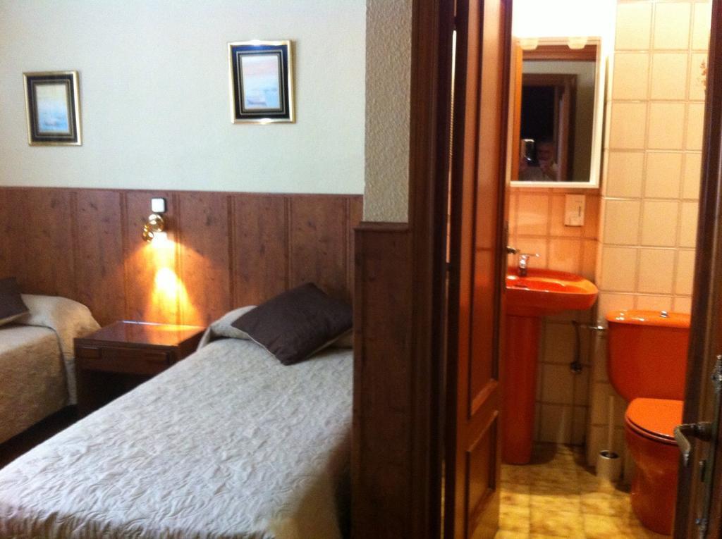 Hostal Suárez Madrid Esterno foto