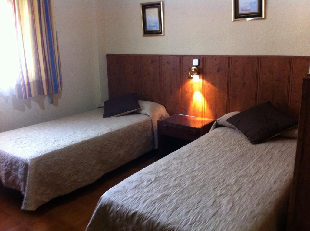 Hostal Suárez Madrid Esterno foto