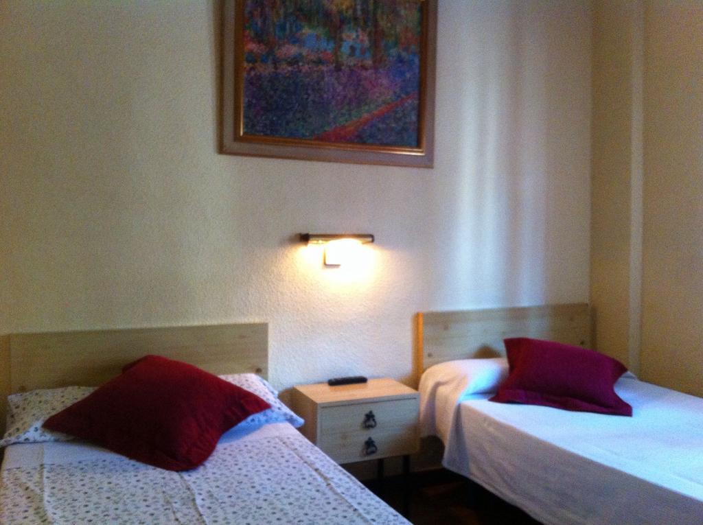 Hostal Suárez Madrid Esterno foto