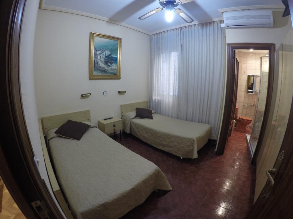 Hostal Suárez Madrid Esterno foto
