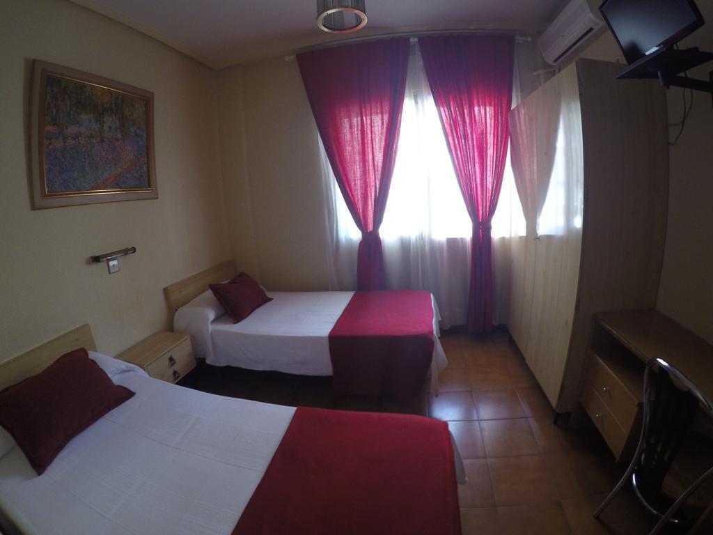 Hostal Suárez Madrid Esterno foto