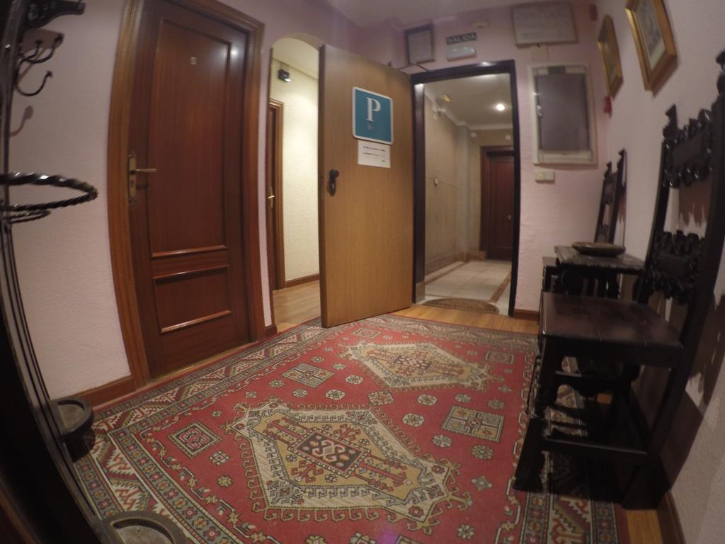 Hostal Suárez Madrid Esterno foto
